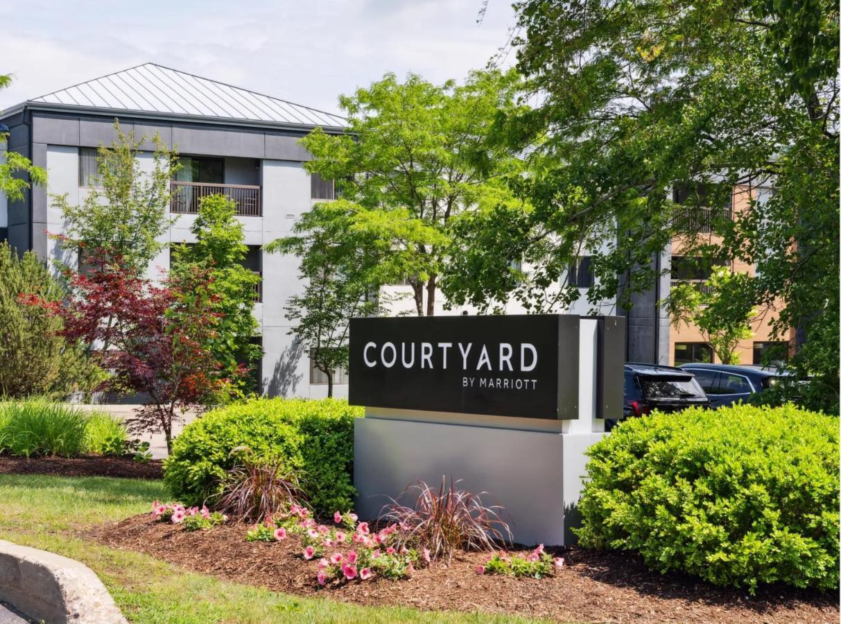 Courtyard Burlington Williston Hotell Eksteriør bilde
