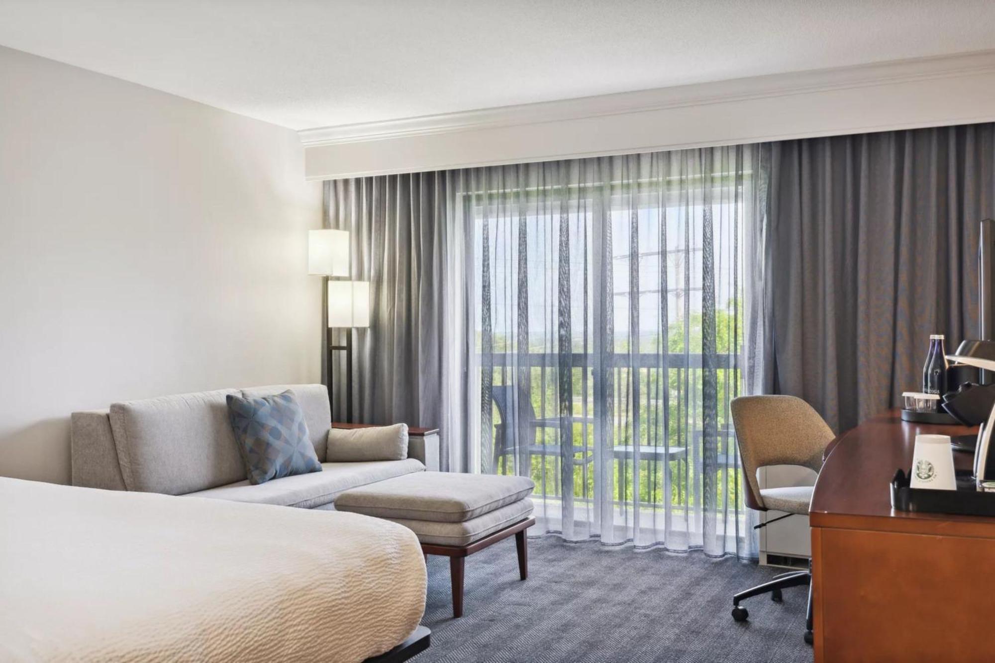 Courtyard Burlington Williston Hotell Eksteriør bilde