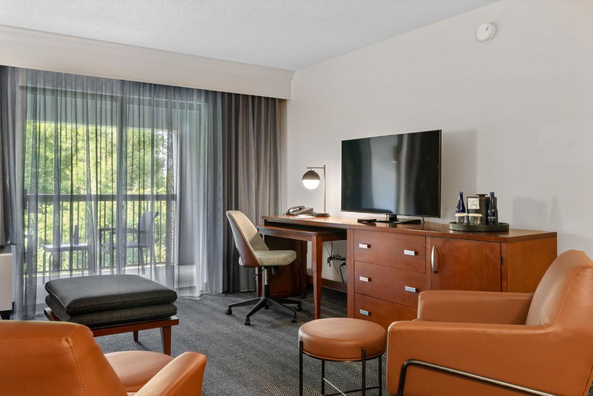 Courtyard Burlington Williston Hotell Eksteriør bilde