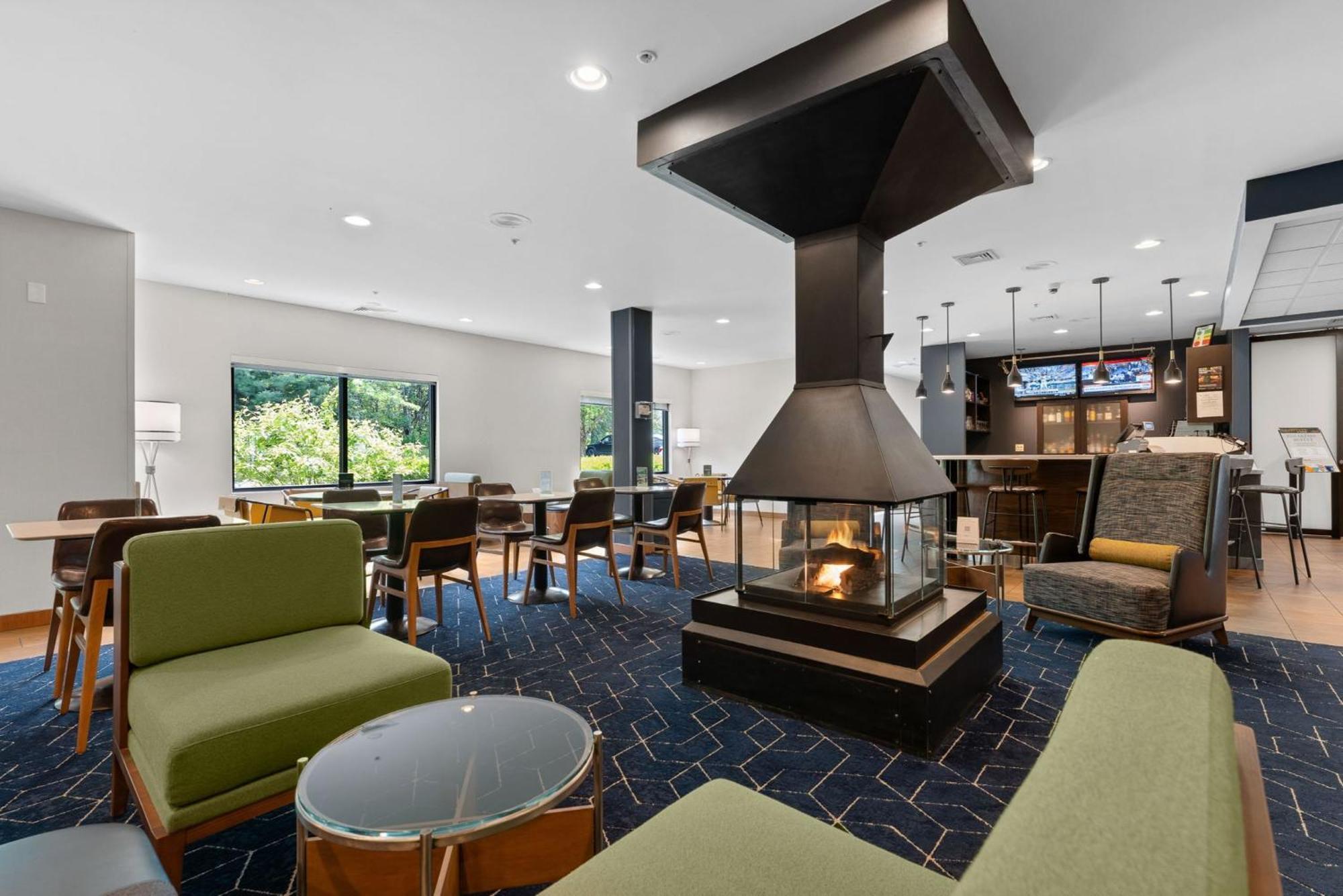 Courtyard Burlington Williston Hotell Eksteriør bilde