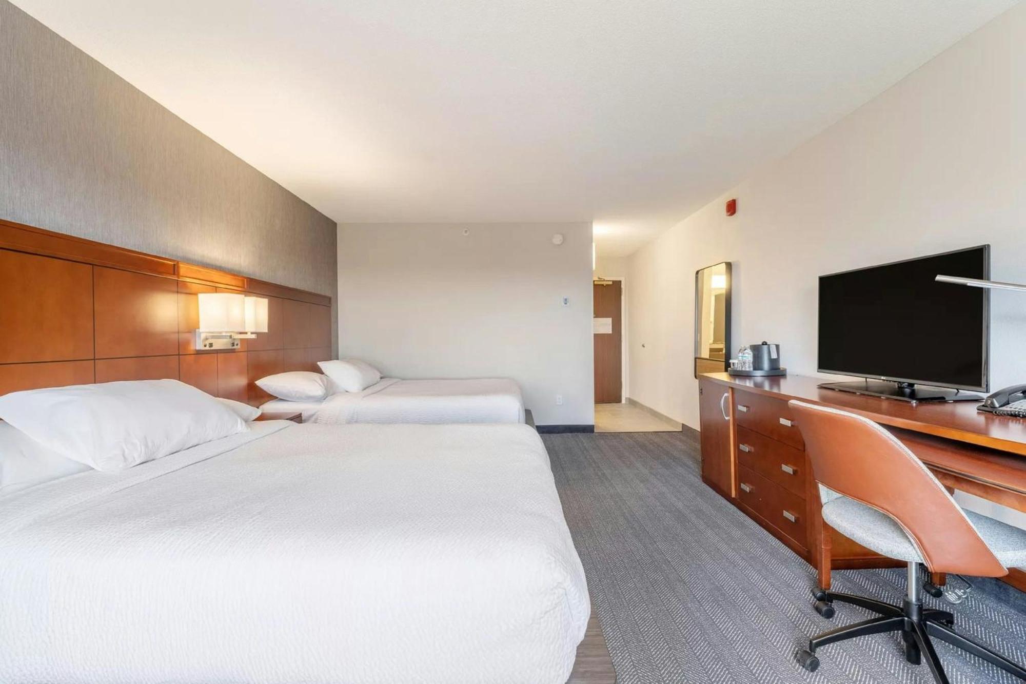 Courtyard Burlington Williston Hotell Eksteriør bilde