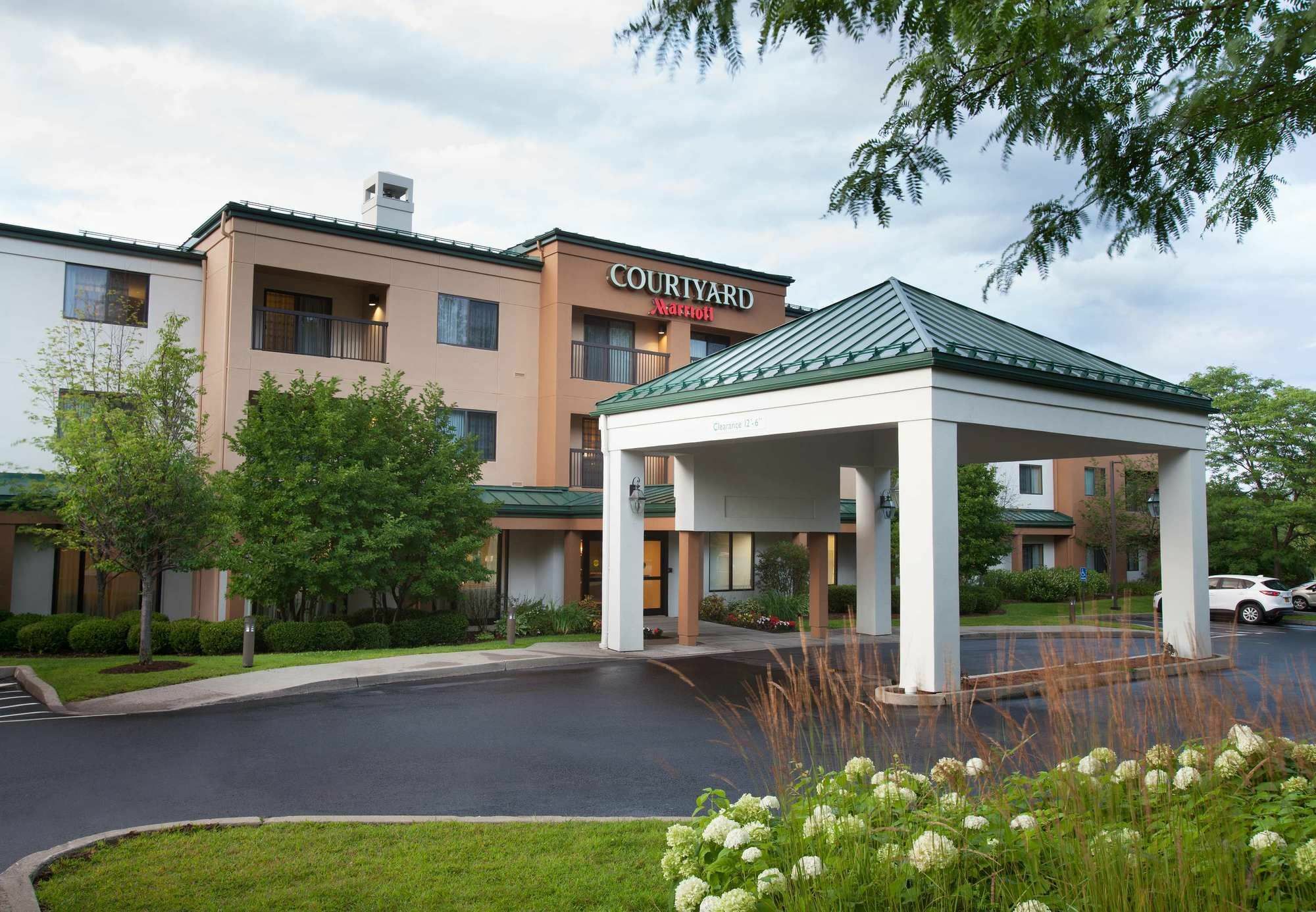 Courtyard Burlington Williston Hotell Eksteriør bilde